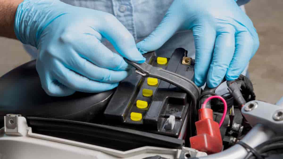 Ini Penyebab dan Solusi Aki Motor Tekor Mendadak 4 Aki Motor Tekor