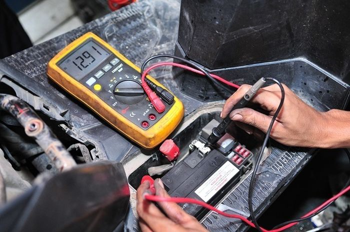 Berapa Lama Charge Aki Motor? Simak Durasi dan Cara Isinya 5 Berapa Lama Charge Aki Motor