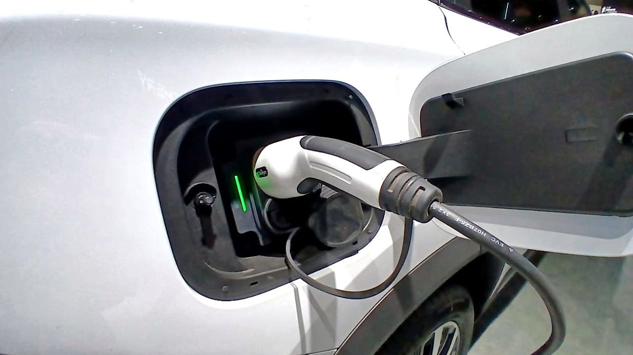 Cara Memaksimalkan Jarak Tempuh Mobil Listrik Agar Lebih Efisien 4 Cara Memaksimalkan Jarak Tempuh Mobil Listrik