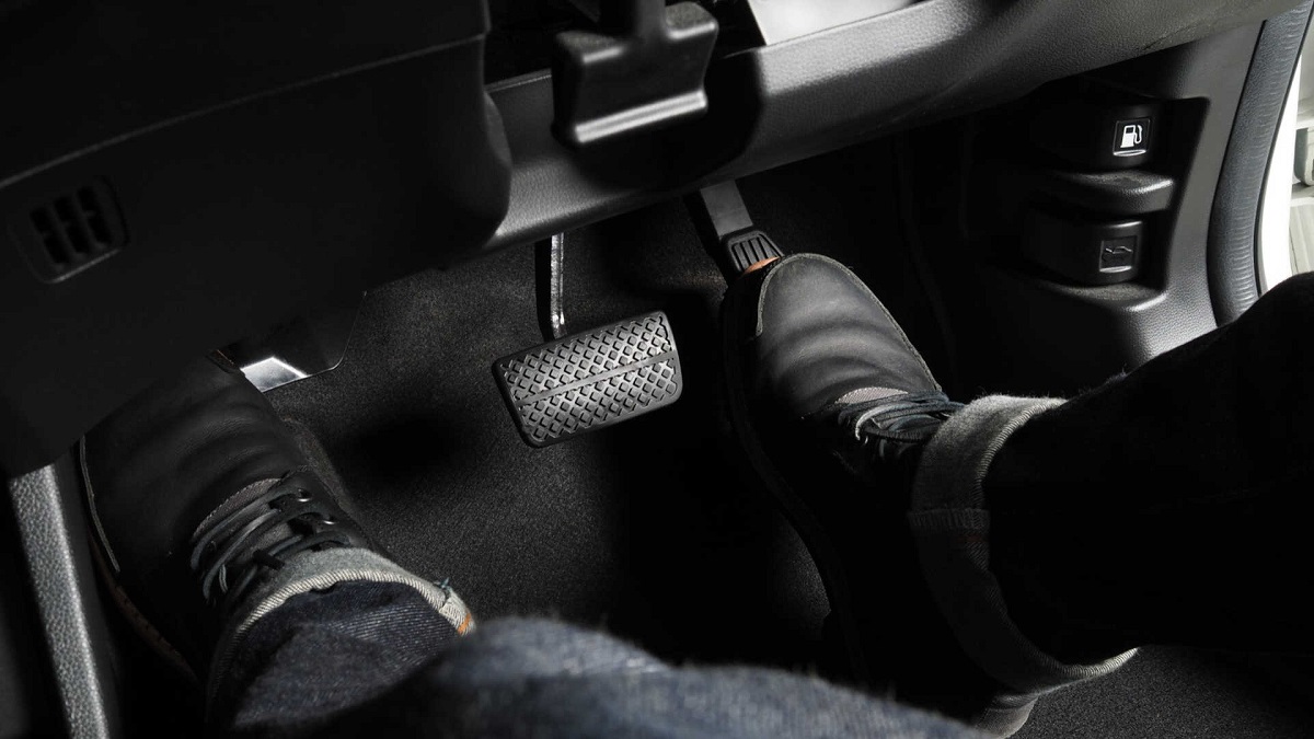Cara Mengatasi Rem Mobil Bunyi Berdecit Saat Diinjak