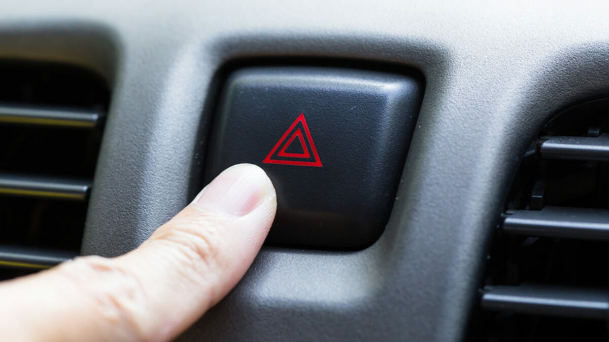 Cara Menggunakan Lampu Hazard Mobil yang Benar 5 Cara Menggunakan Lampu Hazard Mobil yang Benar