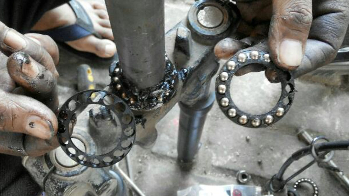 Penyebab dan Ciri-ciri Komstir Rusak yang Sering Diabaikan Pengendara Motor 4 Penyebab dan Ciri-ciri Komstir Rusak