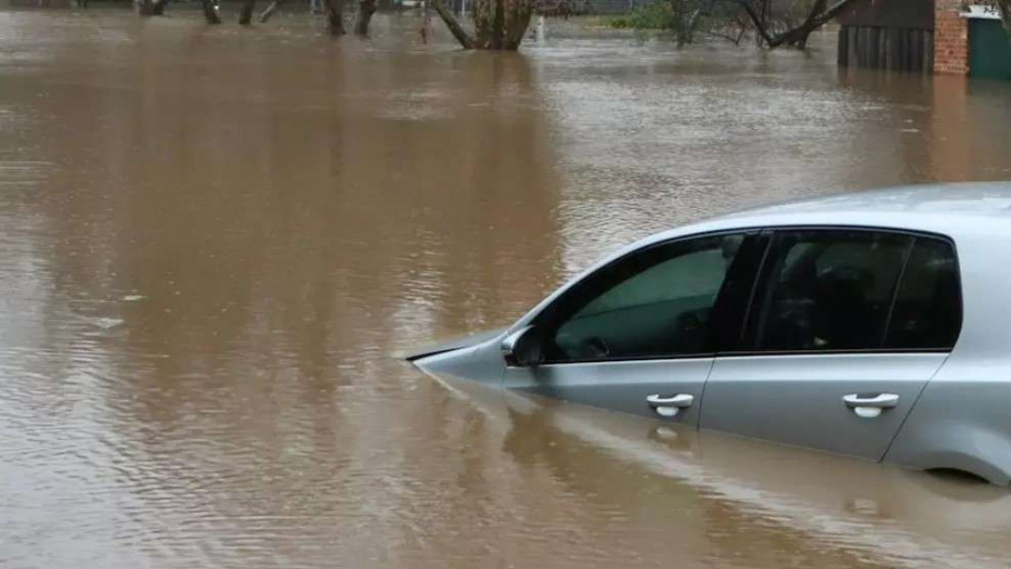 Tanda-tanda Mobil Bekas Pernah Terendam Banjir yang Wajib Anda Ketahui Sebelum Membeli 4 Tanda-tanda Mobil Bekas Pernah Terendam Banjir