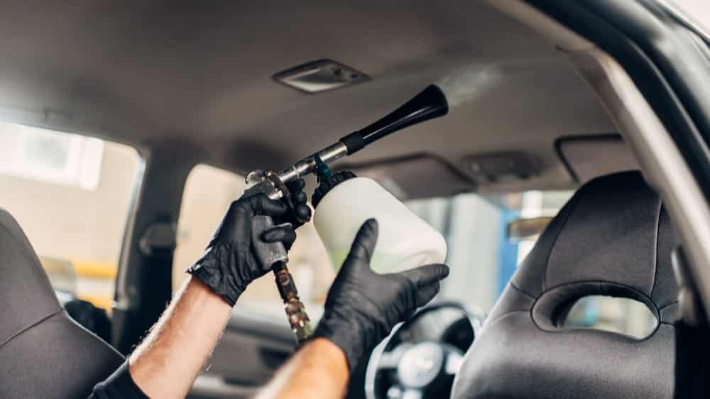 Tips Membersihkan Plafon Mobil yang Kotor