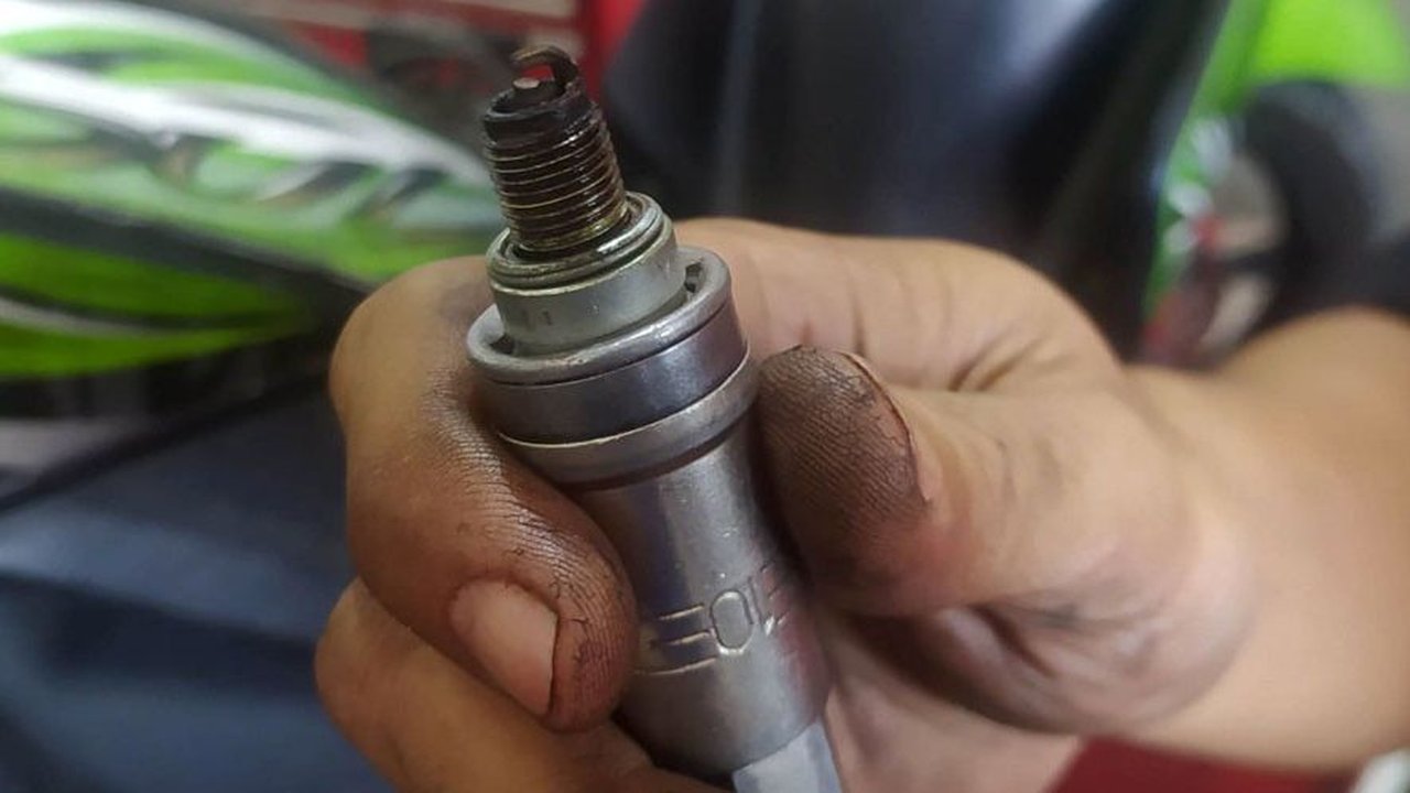 Cara Bedakan Busi Asli atau Palsu Agar Tidak Salah Beli 4 Cara Bedakan Busi Asli atau Palsu