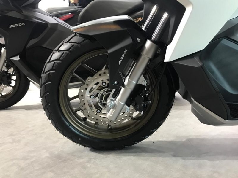 Cara Berhenti Darurat Menggunakan Rem ABS