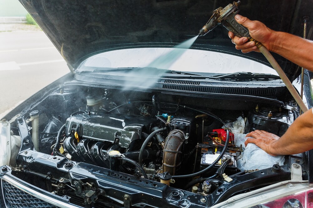 Cara Mencuci Mesin Mobil yang Aman