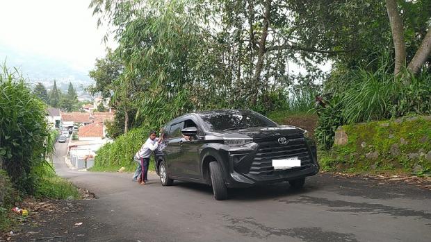 Cara Mengatasi Mobil yang Tidak Kuat Naik di Jalan Tanjakan 23 Cara Mengatasi Mobil yang Tidak Kuat Naik di Jalan Tanjakan