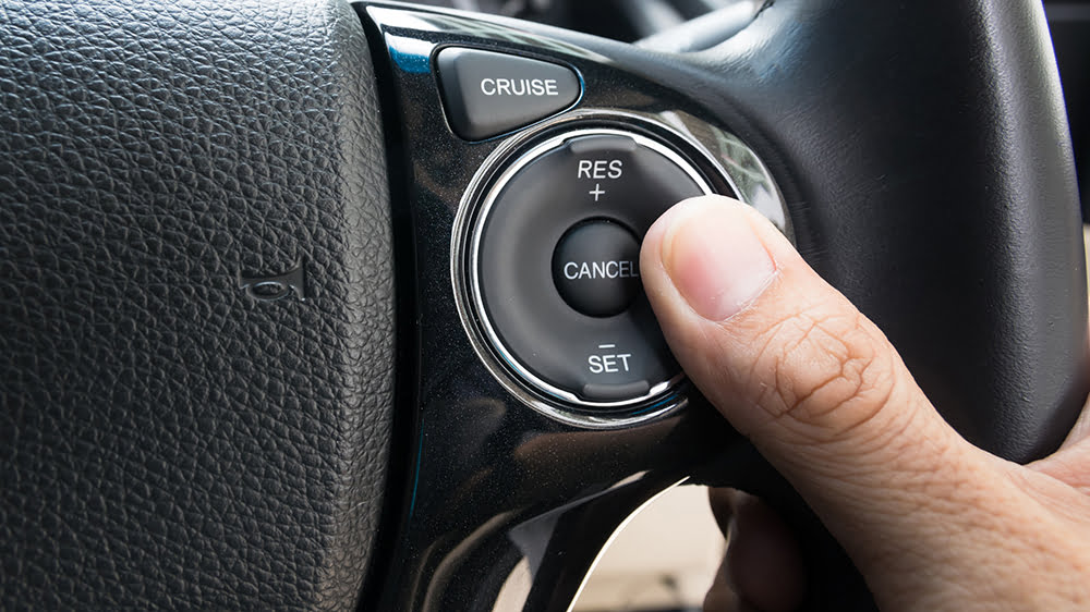 Cara Menggunakan Fitur Cruise Control Mobil