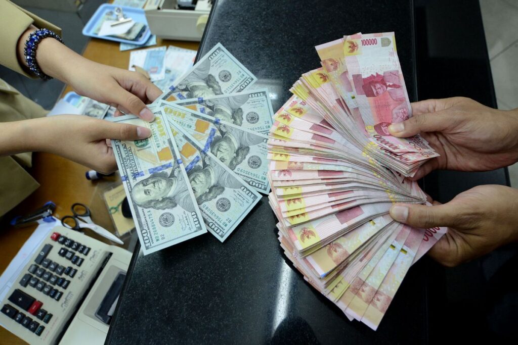 Cara Menukar Uang Rupiah ke Mata Uang Asing agar Tidak Rugi 25 Cara Menukar Uang Rupiah ke Mata Uang Asing