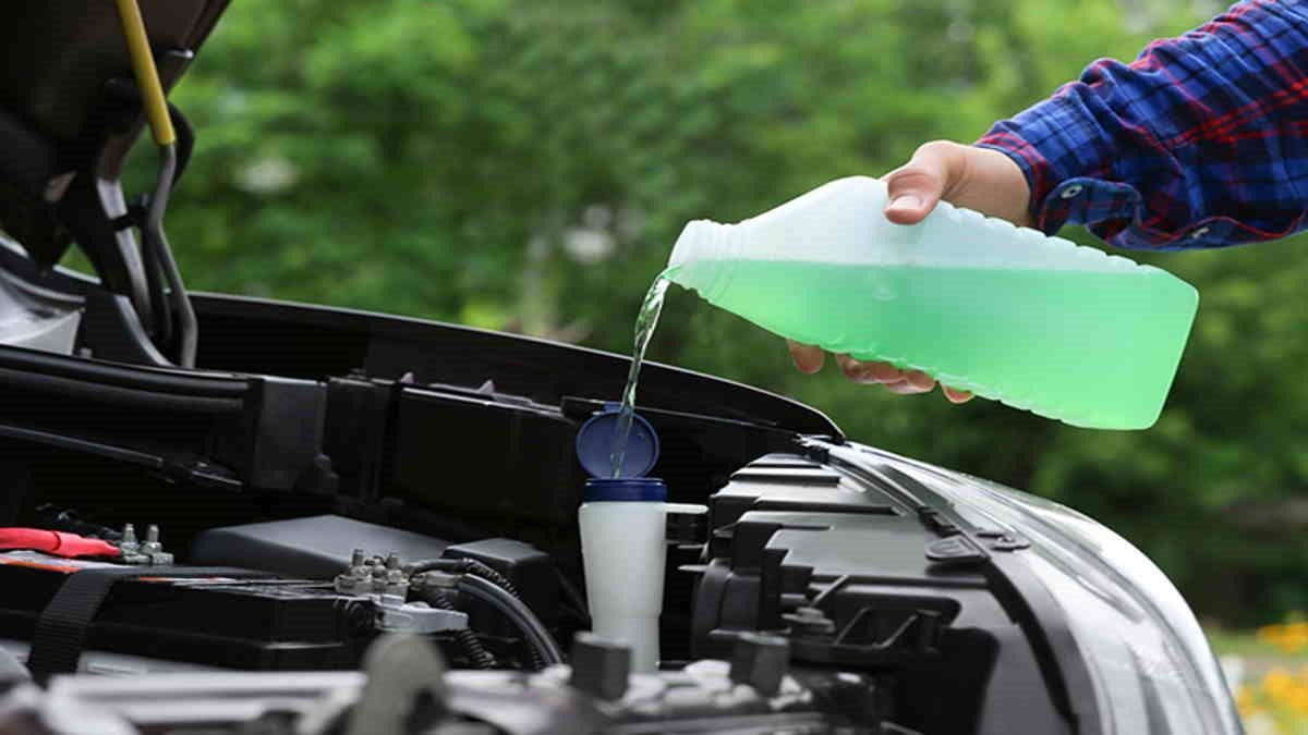 Risiko Mengisi Isi Radiator Kendaraan Pakai Air Biasa, Bisa Merusak Mesin! 4 Mengisi Isi Radiator Kendaraan Pakai Air Biasa
