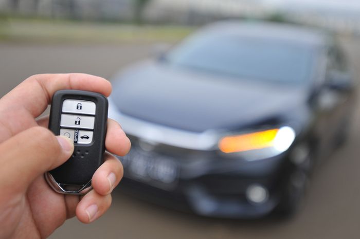Tanda Baterai Remote Kunci Mobil Minta Diganti
