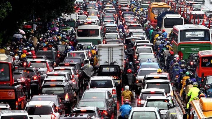 Tips Menghemat Bahan Bakar Mobil Saat Melewati Kemacetan Total 4 Tips Menghemat Bahan Bakar Mobil Saat Melewati Kemacetan Total