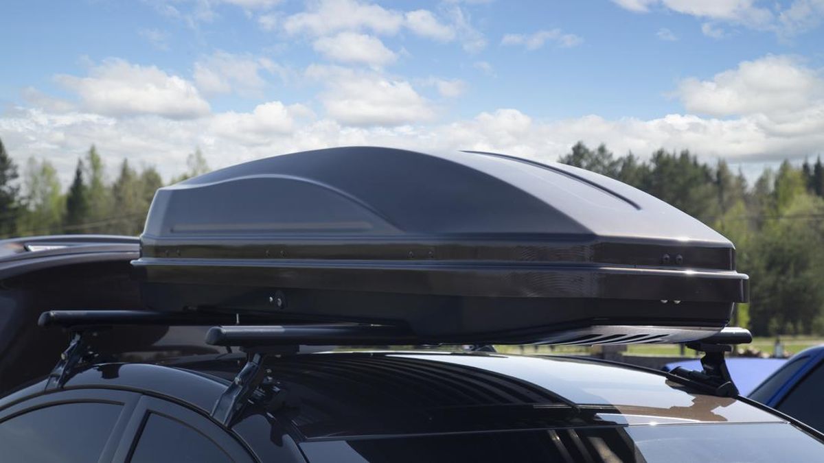 Tips Pasang Roof Box Mobil Agar Aman di Perjalanan 3 Tips Pasang Roof Box Mobil