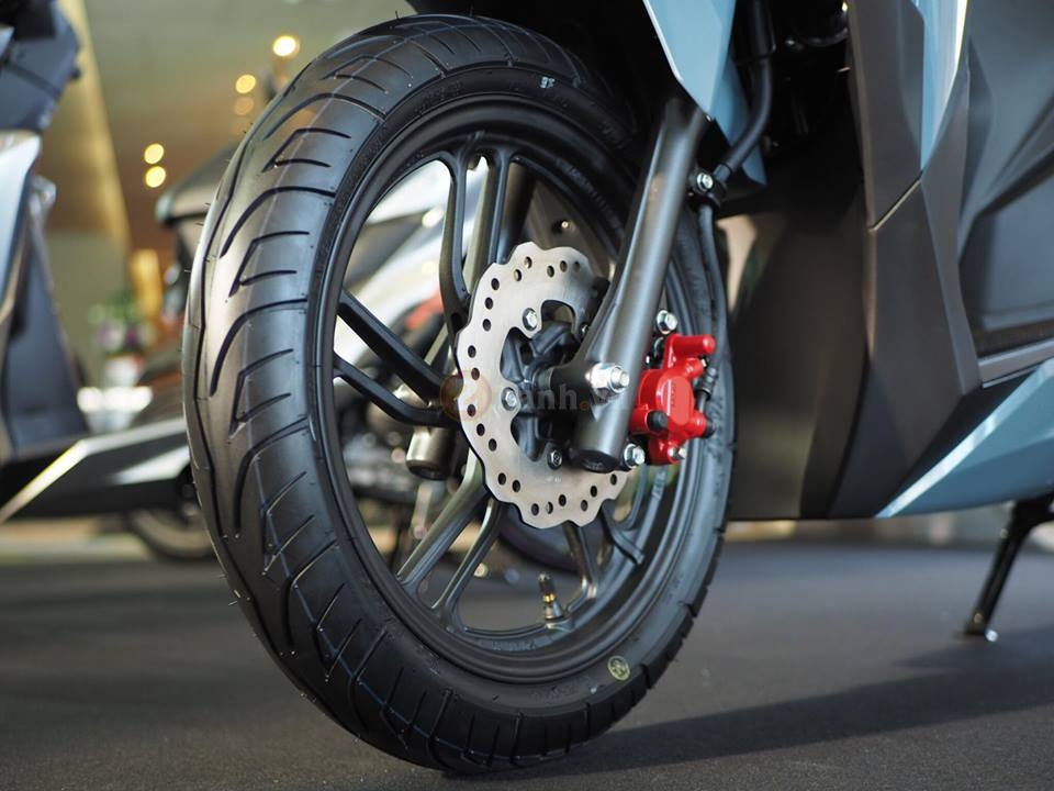 Tips Memilih Ban Motor yang Tidak Licin Saat Hujan