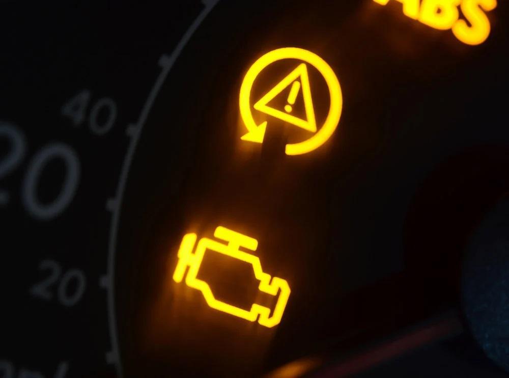 Penyebab Lampu Check Engine Menyala Tiba-Tiba Pada Mobil Avanza