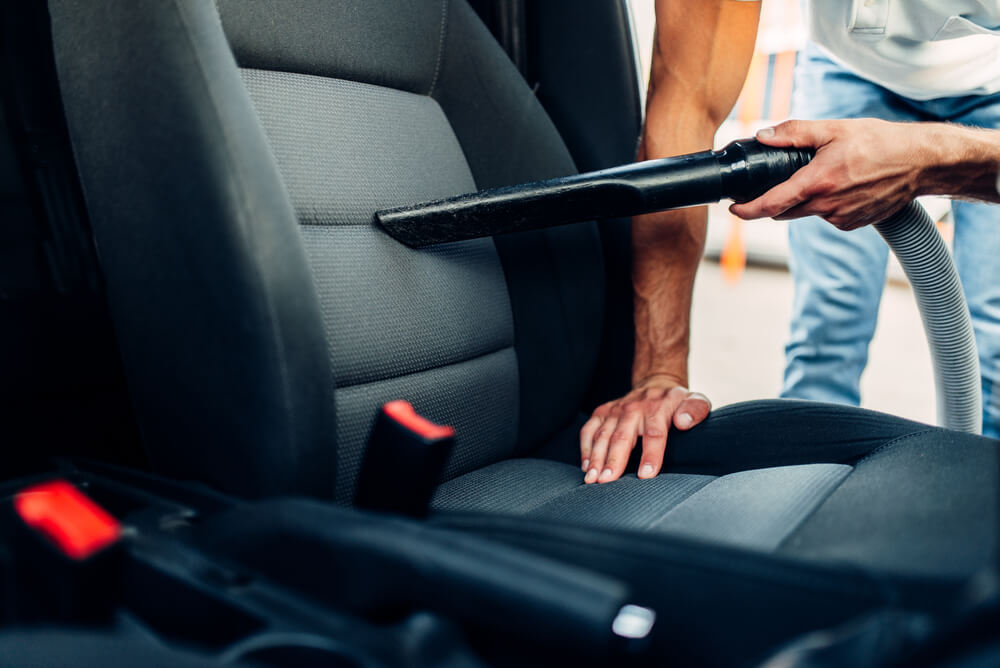 Cara Membersihkan Jok Mobil Berjamur Sesuai Bahan yang Digunakan