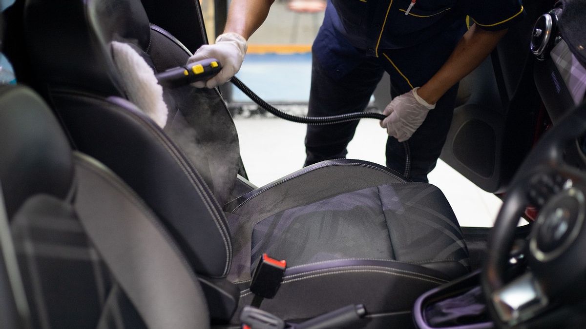 Cara Menghilangkan Bau Rokok Di Dalam Mobil