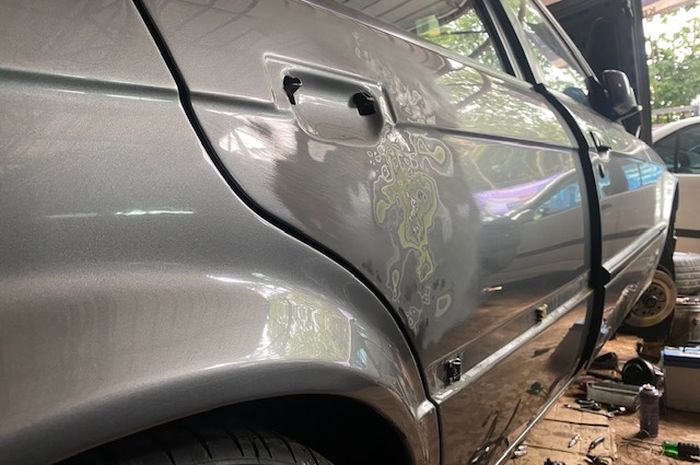 Tanda Cat Mobil Bekas Dempul dan Cat Ulang