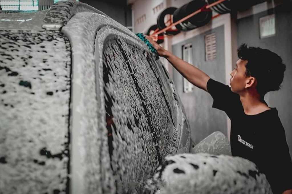 Trik Cuci Mobil Di Rumah Hasil Kinclong